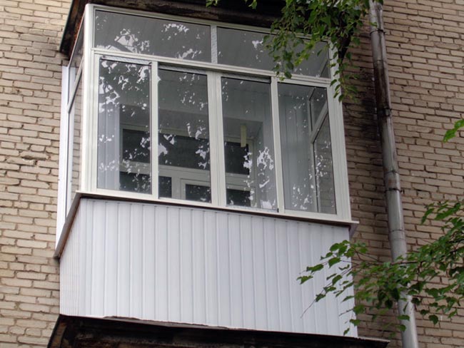 Остекление балкона в сталинке - сталинском доме Калининец