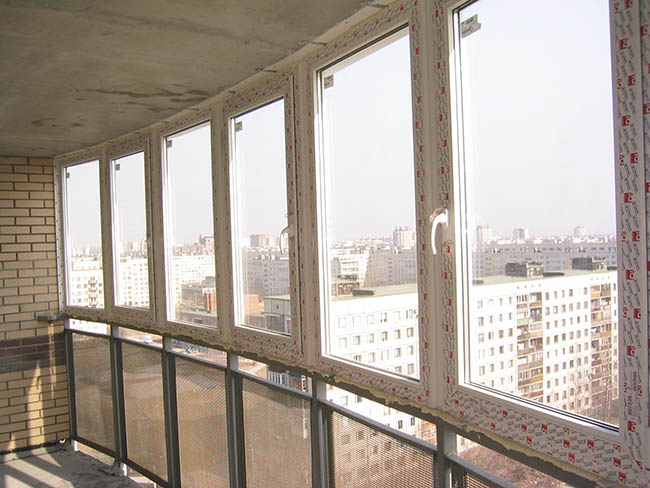 Недорогое остекление общего балкона Калининец